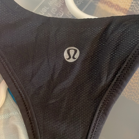 Lululemon Cardio Kick Racerback tank top in Colorblock blue with built in bra - Picture 8 of 9